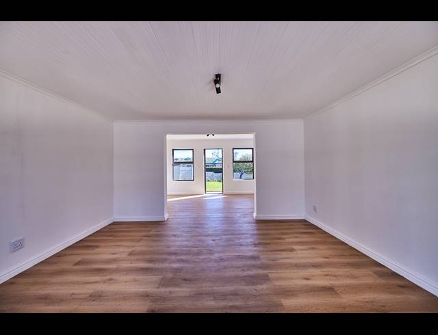 3 BEDROOM FREEHOLD FOR SALE IN MILKWOOD PARK